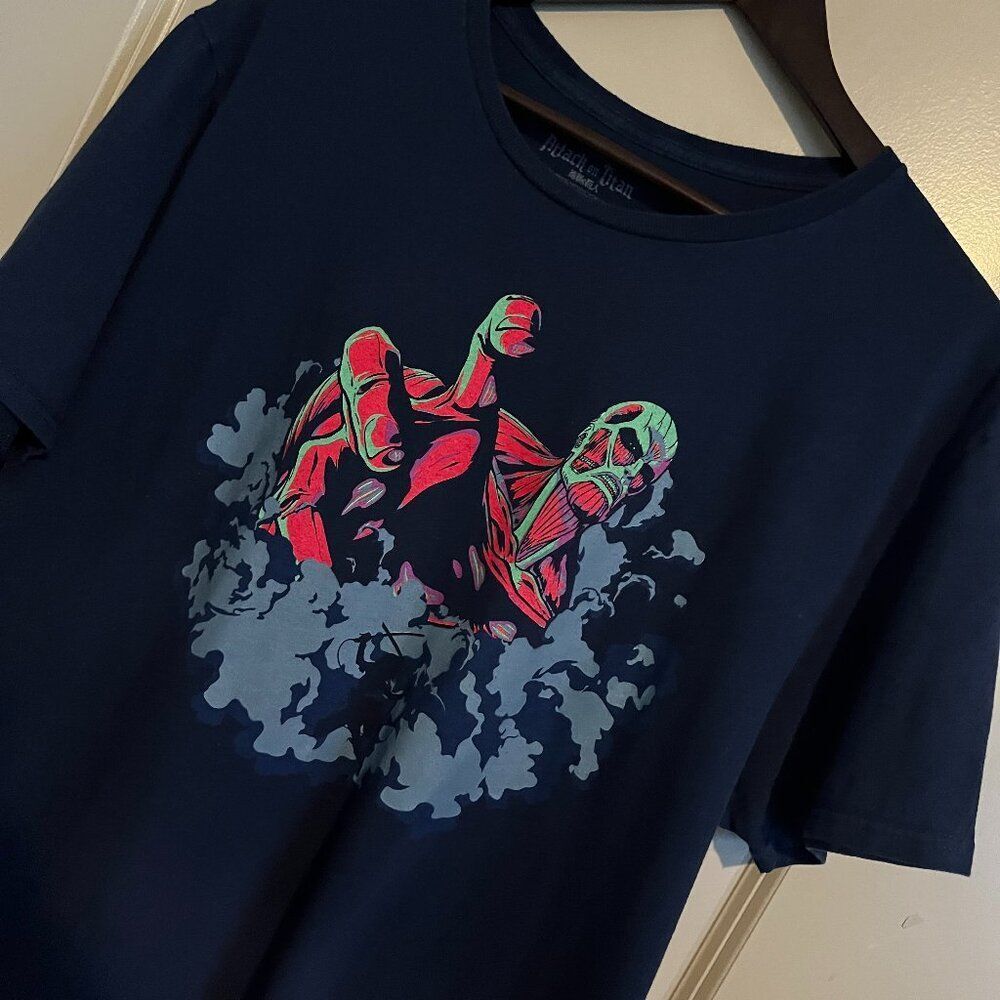 Men's Attack on Titan Tshirt XL‎